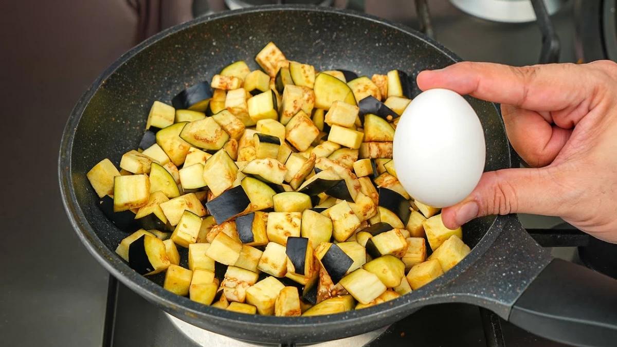 ترفند درست کردن غذای سه سوته با بادمجان و تخم‌مرغ | به سادگی‌ش نگاه نکن، محشره!
