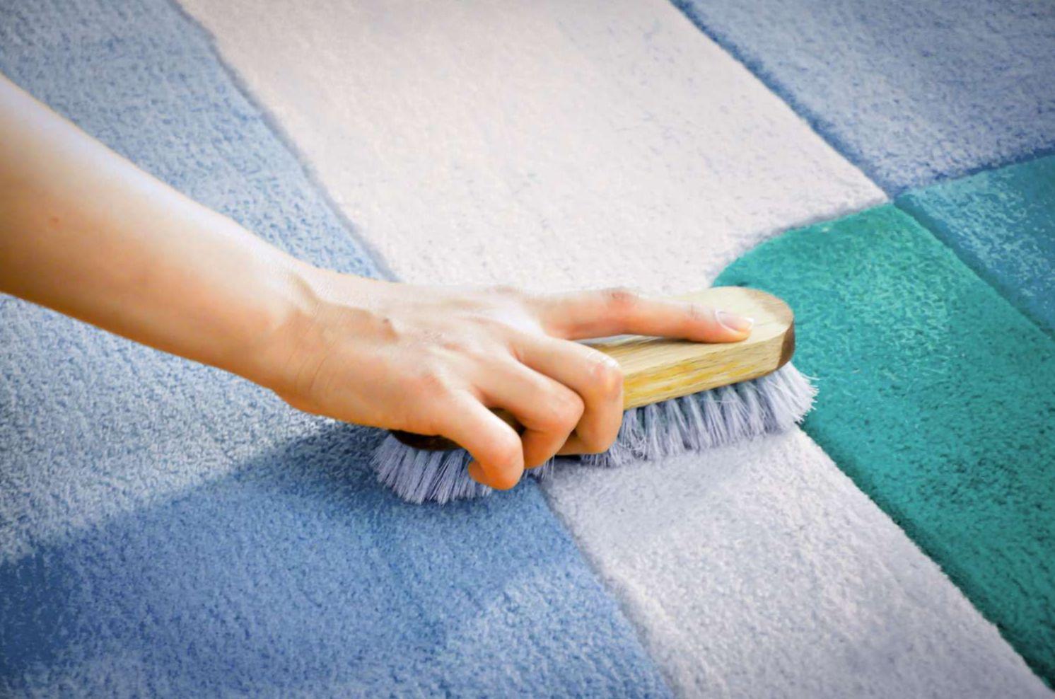 ترفند شست و شوی فرش | دیگه لازم نیست فرش هاتون رو بدید قالیشویی! +ویدئو