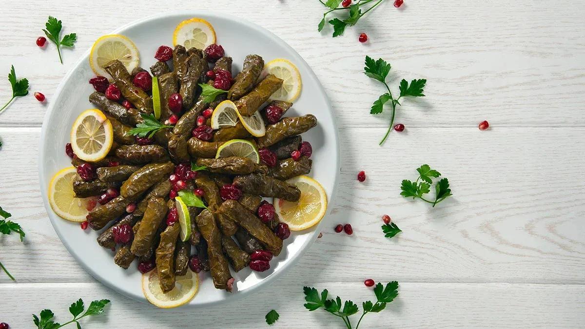 ترفند تهیه دلمه برگ گیلاس | واسه مهمونی‌ها دلمه رو با این روش متفاوت درست کن!